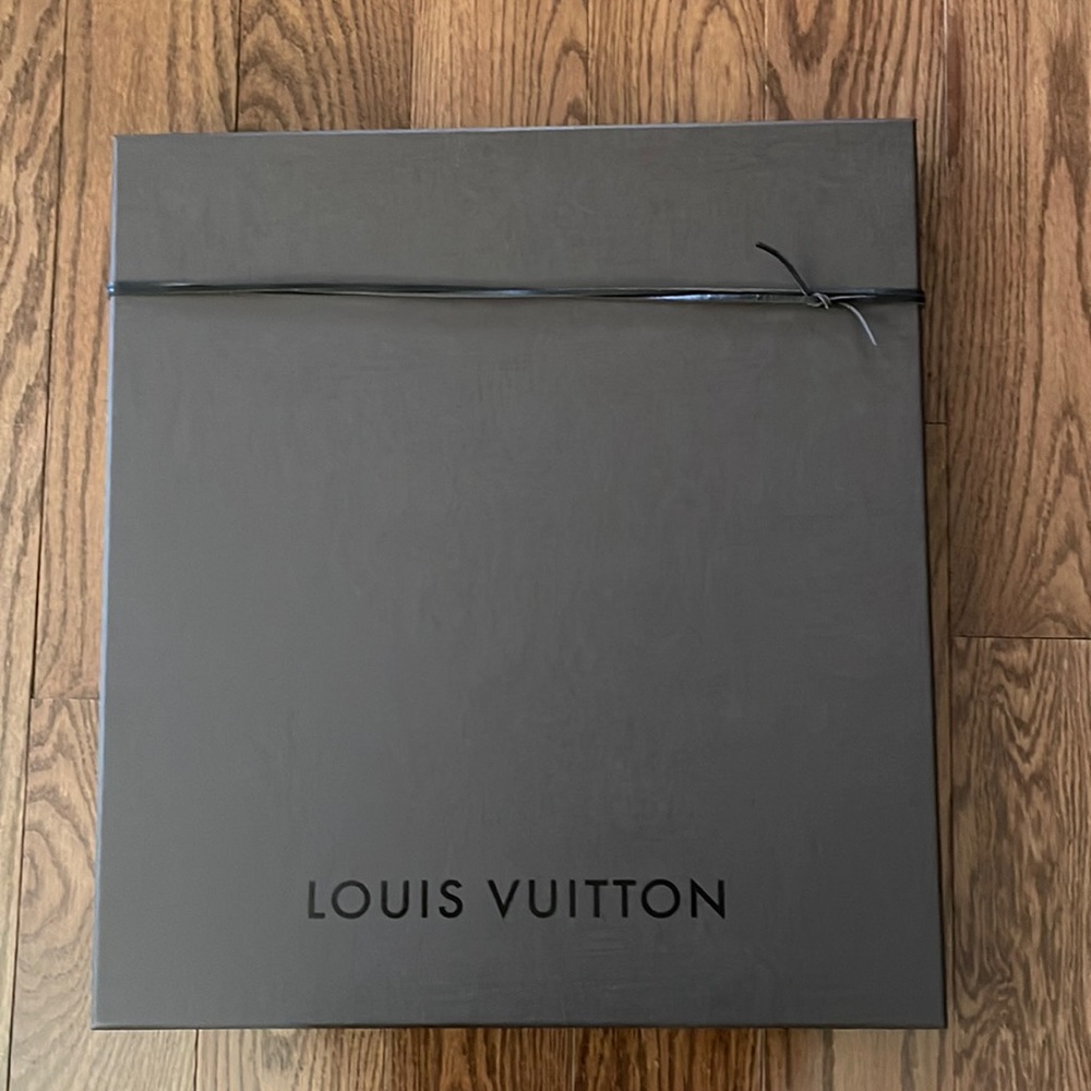 Louis Vuitton Neverfull MM Gift Box with Leather Tie